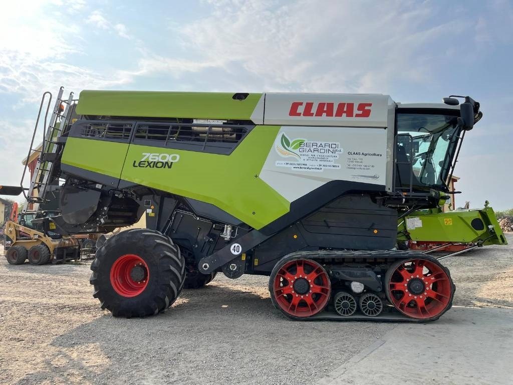 Claas LEXION 7600 TT - Moissonneuse-batteuse: photos 1 Claas LEXION 7600 TT - Moissonneuse-batteuse: photos 1