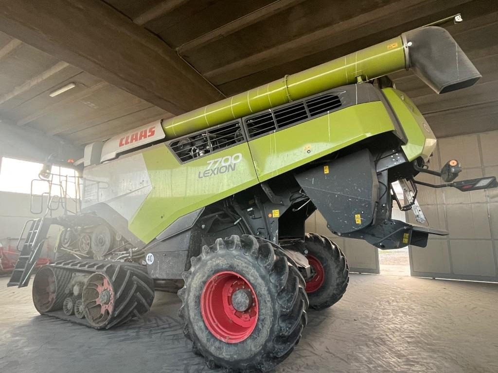Claas Lexion 7700 TT RISO - Moissonneuse-batteuse: photos 1 Claas Lexion 7700 TT RISO - Moissonneuse-batteuse: photos 1