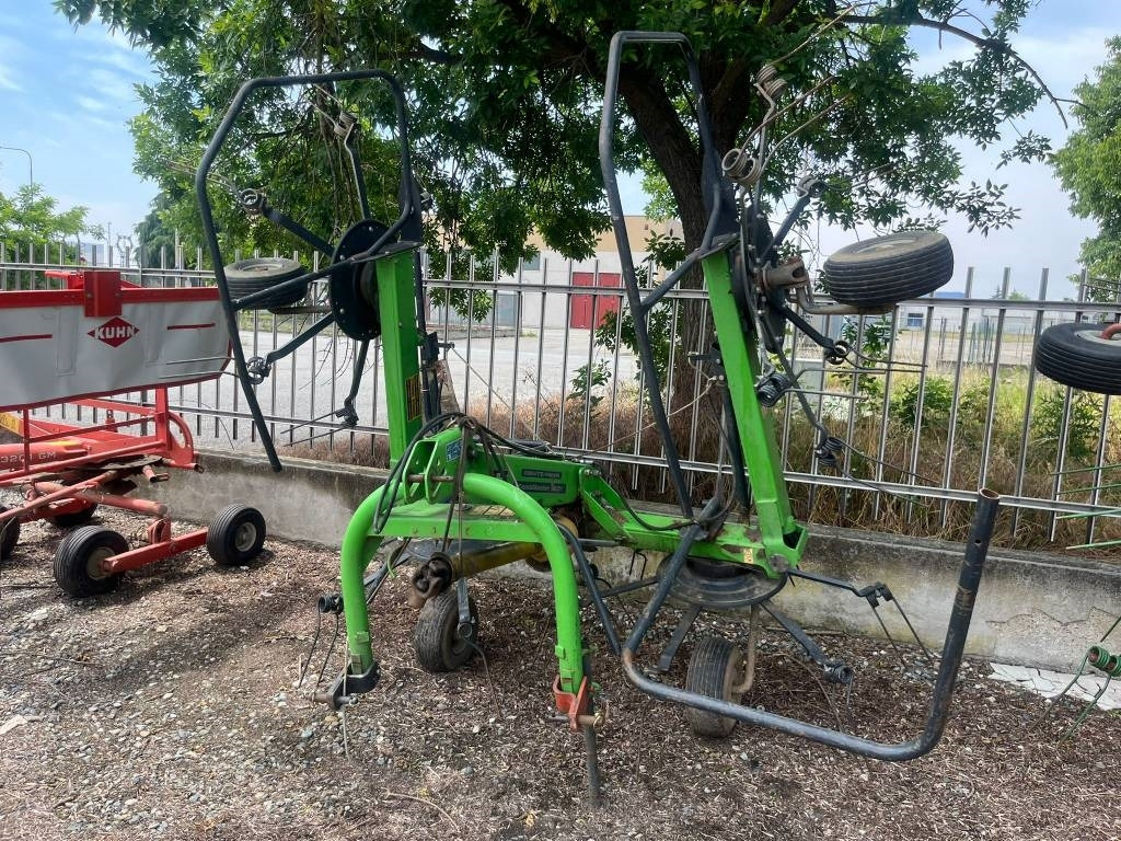 Deutz-fahr 5221  - Faneuse: photos 3 Deutz-fahr 5221  - Faneuse: photos 3