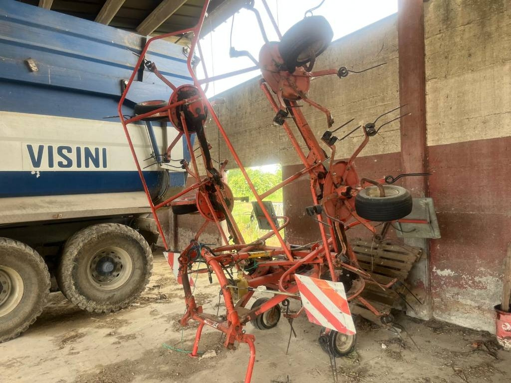 Lely TH 680 - Faneuse: photos 1 Lely TH 680 - Faneuse: photos 1
