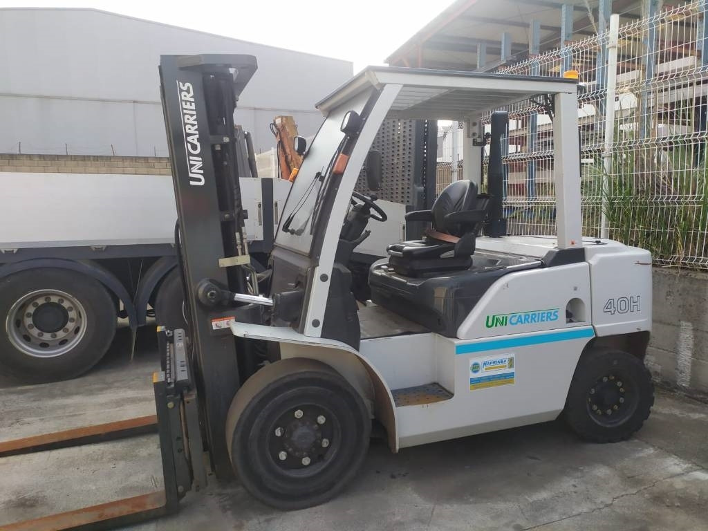 UniCarriers D1F4A40Q - Chariot latéral: photos 1 UniCarriers D1F4A40Q - Chariot latéral: photos 1
