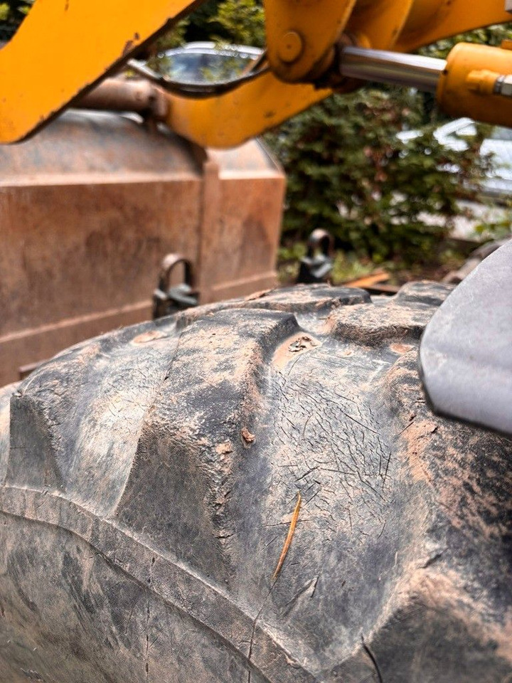 Komatsu WA70-7 - Chargeuse sur pneus: photos 3 Komatsu WA70-7 - Chargeuse sur pneus: photos 3