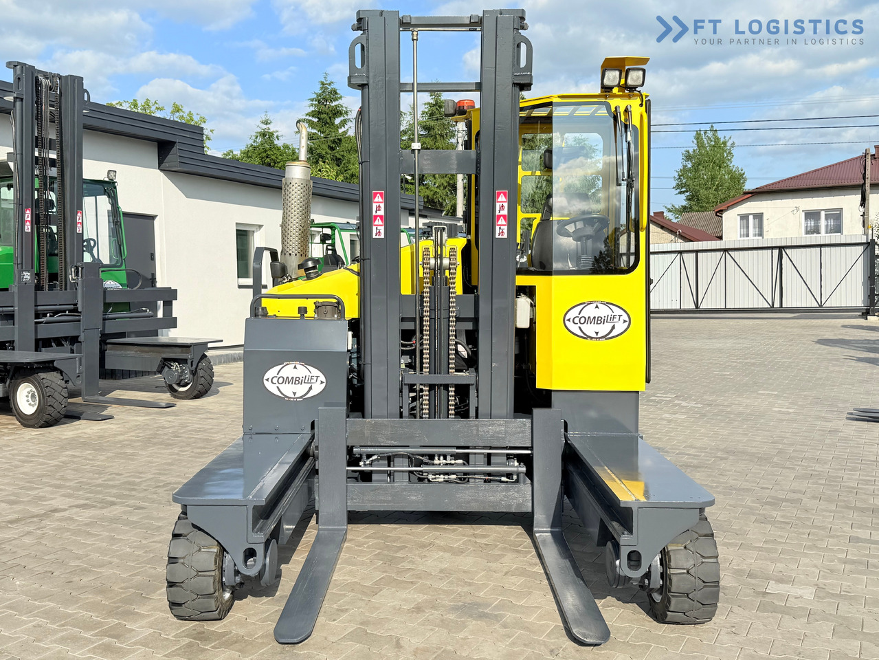 COMBILIFT C4000 / DIESEL / DUPLEX - 4100MM / FORK POSITIONER / ONLY 2951 MTH / LIKE NEW - Chariot multidirectionnel: photos 4 COMBILIFT C4000 / DIESEL / DUPLEX - 4100MM / FORK POSITIONER / ONLY 2951 MTH / LIKE NEW - Chariot multidirectionnel: photos 4