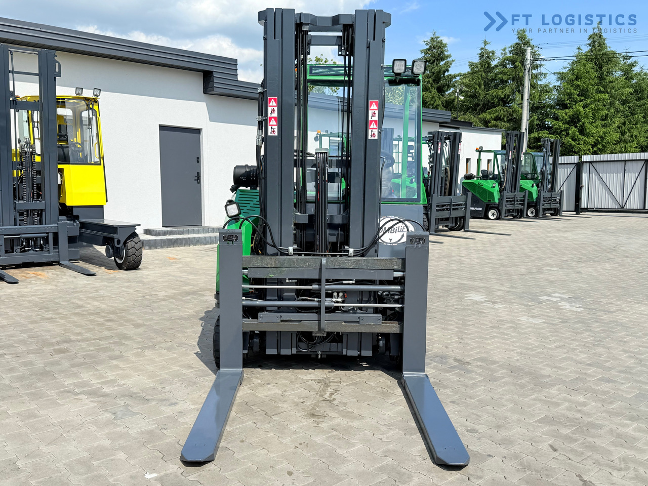 COMBILIFT CB2500 / DIESEL / EXTENDABLE FORKS / TRIPLEX / 5500MM / FREE LIFT / SIDE SHIFT / FORK POSITIONER / LIKE NEW - Chariot multidirectionnel: photos 4 COMBILIFT CB2500 / DIESEL / EXTENDABLE FORKS / TRIPLEX / 5500MM / FREE LIFT / SIDE SHIFT / FORK POSITIONER / LIKE NEW - Chariot multidirectionnel: photos 4