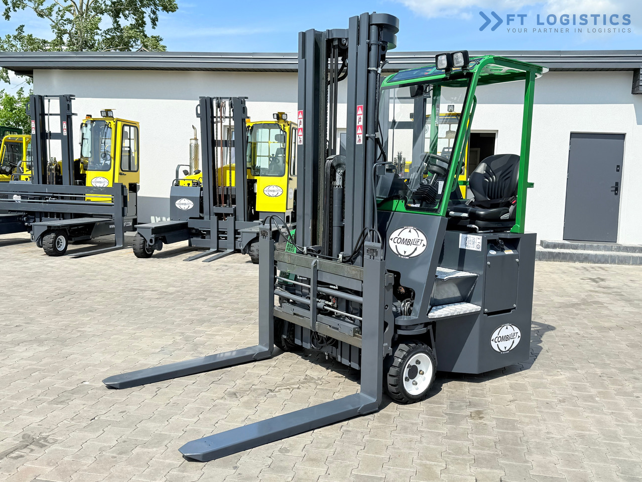 COMBILIFT CB2500 / DIESEL / EXTENDABLE FORKS / TRIPLEX / 5500MM / FREE LIFT / SIDE SHIFT / FORK POSITIONER / LIKE NEW - Chariot multidirectionnel: photos 1 COMBILIFT CB2500 / DIESEL / EXTENDABLE FORKS / TRIPLEX / 5500MM / FREE LIFT / SIDE SHIFT / FORK POSITIONER / LIKE NEW - Chariot multidirectionnel: photos 1
