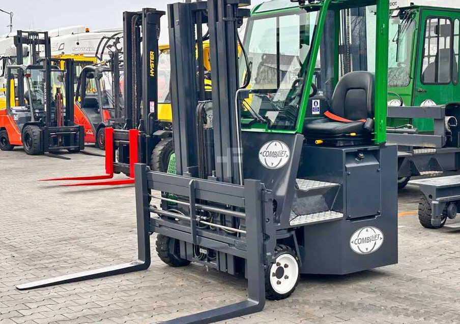 Combilift C2500CB / TRIPLEX / DIESEL / 4900MM / FREE LIFT / POSITIONER 1720MM / LIKE NEW - Chariot multidirectionnel: photos 1 Combilift C2500CB / TRIPLEX / DIESEL / 4900MM / FREE LIFT / POSITIONER 1720MM / LIKE NEW - Chariot multidirectionnel: photos 1