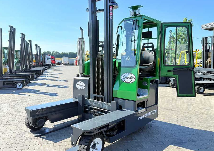 Combilift C3000 / DIESEL / DUPLEX - 4100MM / FREE-LIFT / CABIN / LIKE-NEW - Chariot multidirectionnel: photos 5 Combilift C3000 / DIESEL / DUPLEX - 4100MM / FREE-LIFT / CABIN / LIKE-NEW - Chariot multidirectionnel: photos 5