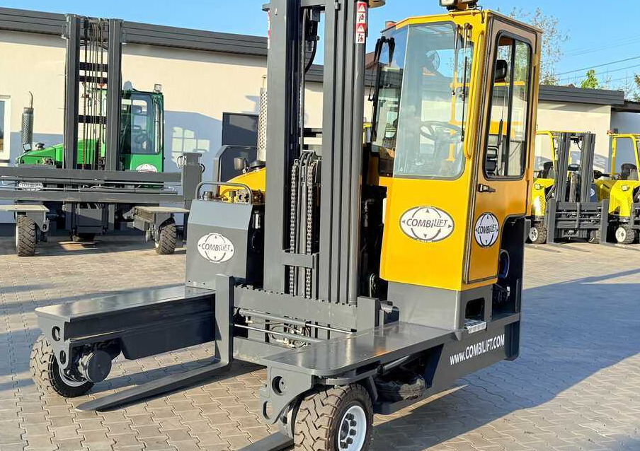 Combilift C4000 / GAS / TRIPLEX – 5600MM / FREE LIFT / FORK SIDESHIFT / LIKE NEW - Chariot multidirectionnel: photos 3 Combilift C4000 / GAS / TRIPLEX – 5600MM / FREE LIFT / FORK SIDESHIFT / LIKE NEW - Chariot multidirectionnel: photos 3