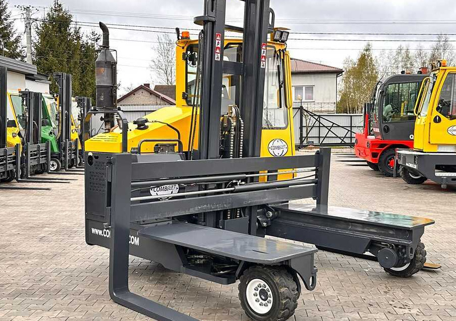 Combilift C4500 / DUPLEX / 4050MM / DIESEL / WIDE POSITIONER / FREE LIFT / SIDESHIFT / LIKE NEW - Chariot multidirectionnel: photos 5 Combilift C4500 / DUPLEX / 4050MM / DIESEL / WIDE POSITIONER / FREE LIFT / SIDESHIFT / LIKE NEW - Chariot multidirectionnel: photos 5