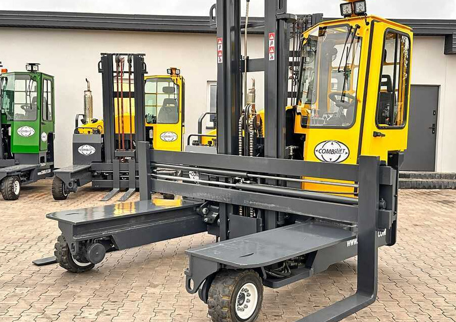 Combilift C4500 / DUPLEX / 4050MM / DIESEL / WIDE POSITIONER / FREE LIFT / SIDESHIFT / LIKE NEW - Chariot multidirectionnel: photos 2 Combilift C4500 / DUPLEX / 4050MM / DIESEL / WIDE POSITIONER / FREE LIFT / SIDESHIFT / LIKE NEW - Chariot multidirectionnel: photos 2