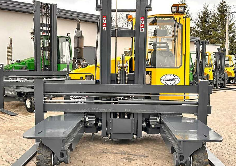 Combilift C4500 / DUPLEX / 4050MM / DIESEL / WIDE POSITIONER / FREE LIFT / SIDESHIFT / LIKE NEW - Chariot multidirectionnel: photos 4 Combilift C4500 / DUPLEX / 4050MM / DIESEL / WIDE POSITIONER / FREE LIFT / SIDESHIFT / LIKE NEW - Chariot multidirectionnel: photos 4
