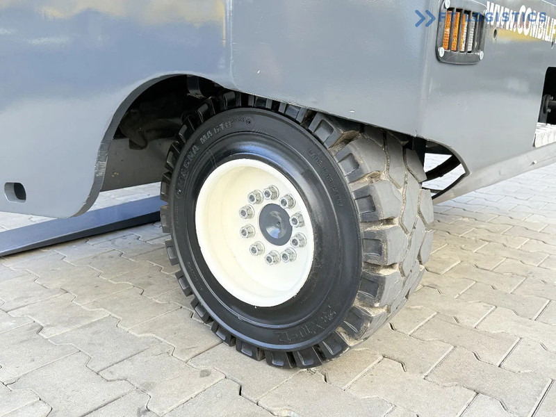 Combilift C5000SR / DIESEL / TRIPLEX MAST – 6100 MM / FORK POSITIONER / FULL CABIN C5000SR / DIESEL / TRIPLEX MAST – 6100 MM / FORK POSITI - Chariot latéral: photos 4 Combilift C5000SR / DIESEL / TRIPLEX MAST – 6100 MM / FORK POSITIONER / FULL CABIN C5000SR / DIESEL / TRIPLEX MAST – 6100 MM / FORK POSITI - Chariot latéral: photos 4