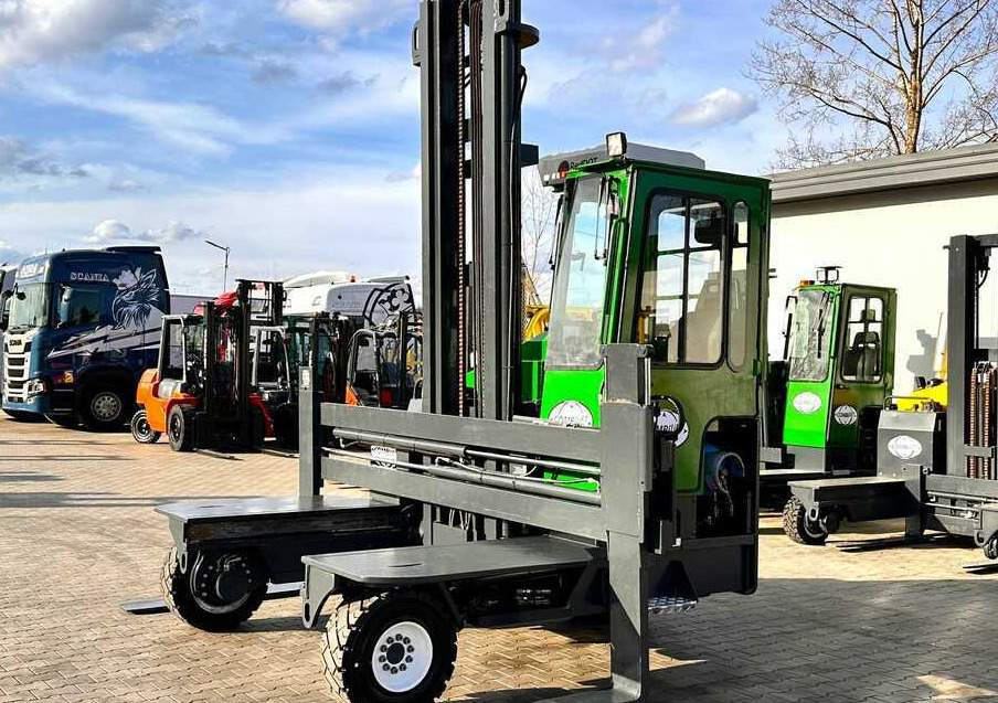 Combilift C5000XL / LPG / AIR CONDITIONING / WIDE POSITIONER / DUPLEX MAST / ADJUSTABLE FORKS / NEW TIRES / EXCELLENT CONDITION! - Chariot multidirectionnel: photos 2 Combilift C5000XL / LPG / AIR CONDITIONING / WIDE POSITIONER / DUPLEX MAST / ADJUSTABLE FORKS / NEW TIRES / EXCELLENT CONDITION! - Chariot multidirectionnel: photos 2