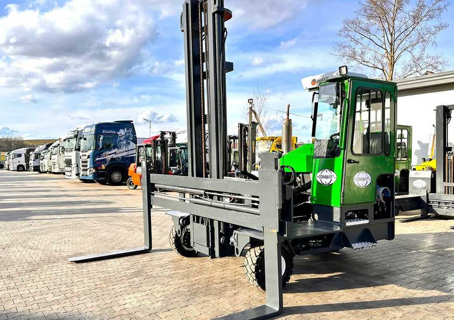Combilift C5000XL / LPG / AIR CONDITIONING / WIDE POSITIONER / DUPLEX MAST / ADJUSTABLE FORKS / NEW TIRES / EXCELLENT CONDITION! - Chariot multidirectionnel: photos 1 Combilift C5000XL / LPG / AIR CONDITIONING / WIDE POSITIONER / DUPLEX MAST / ADJUSTABLE FORKS / NEW TIRES / EXCELLENT CONDITION! - Chariot multidirectionnel: photos 1