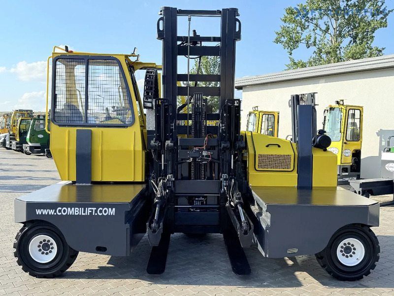 Combilift C6000SR / DUPLEX / 4200MM / LOAD CLAMP ON FORKS / FREE LIFT / DIESEL / POSITIONER / NEW TIRES / LIKE NEW / Wide range of four-wa - Chariot multidirectionnel: photos 3 Combilift C6000SR / DUPLEX / 4200MM / LOAD CLAMP ON FORKS / FREE LIFT / DIESEL / POSITIONER / NEW TIRES / LIKE NEW / Wide range of four-wa - Chariot multidirectionnel: photos 3