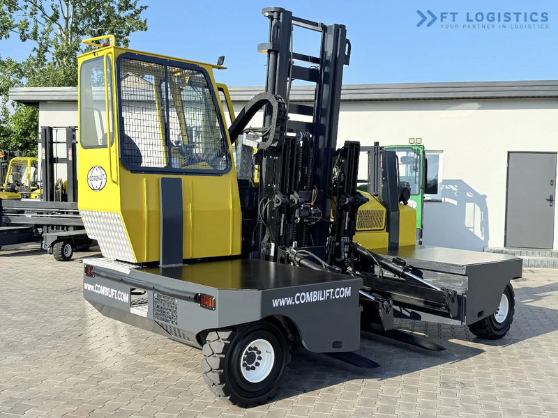 Combilift C6000SR / DUPLEX / 4200MM / LOAD CLAMP ON FORKS / FREE LIFT / DIESEL / POSITIONER / NEW TIRES / LIKE NEW / Wide range of four-wa - Chariot multidirectionnel: photos 2 Combilift C6000SR / DUPLEX / 4200MM / LOAD CLAMP ON FORKS / FREE LIFT / DIESEL / POSITIONER / NEW TIRES / LIKE NEW / Wide range of four-wa - Chariot multidirectionnel: photos 2