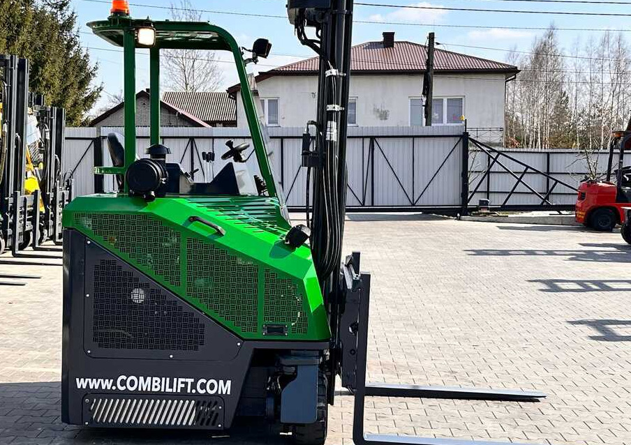 Combilift CB2500 / DIESEL / TRIPLEX / 5500MM / FREE LIFT / SIDE SHIFT / FORK POSITIONER / LIKE NEW - Chariot multidirectionnel: photos 5 Combilift CB2500 / DIESEL / TRIPLEX / 5500MM / FREE LIFT / SIDE SHIFT / FORK POSITIONER / LIKE NEW - Chariot multidirectionnel: photos 5