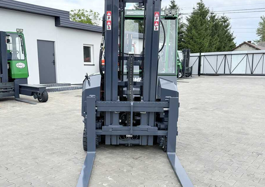 Combilift CBE2500 / TRIPLEX / 5500MM / FREE LIFT / ELECTRIC DRIVE / ONLY 2300 MTH / POSITIONER / SIDE SHIFT / NEW TYRES / LIKE NEW A wide range of four-way and side loaders, tailored to diverse needs - Chariot multidirectionnel: photos 5 Combilift CBE2500 / TRIPLEX / 5500MM / FREE LIFT / ELECTRIC DRIVE / ONLY 2300 MTH / POSITIONER / SIDE SHIFT / NEW TYRES / LIKE NEW A wide range of four-way and side loaders, tailored to diverse needs - Chariot multidirectionnel: photos 5