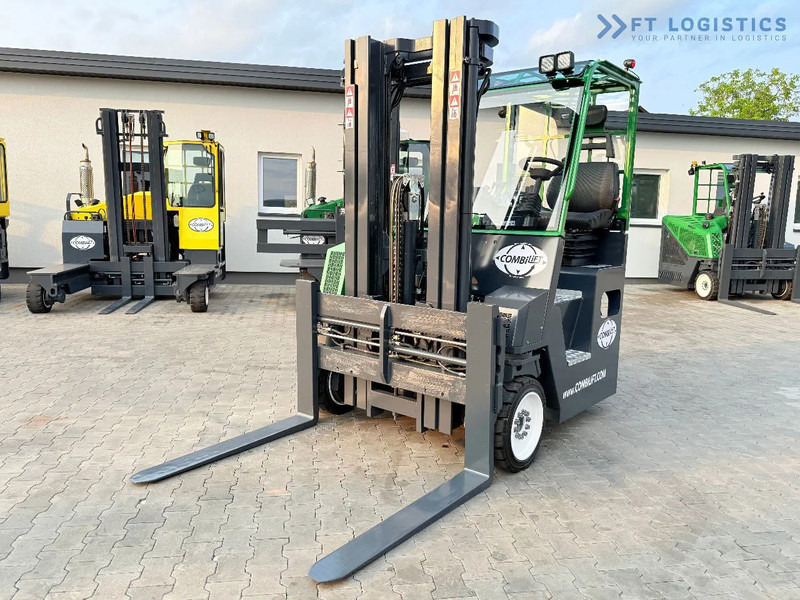 Combilift COMBILIFT C4000CB – TRIPLEX 5200mm – Year 2017 – LPG – FREE LIFT – SIDESHIFT – FORK POSITIONER – CONDITION 5/5 COMBILIFT C4000CB - Chariot multidirectionnel: photos 3 Combilift COMBILIFT C4000CB – TRIPLEX 5200mm – Year 2017 – LPG – FREE LIFT – SIDESHIFT – FORK POSITIONER – CONDITION 5/5 COMBILIFT C4000CB - Chariot multidirectionnel: photos 3