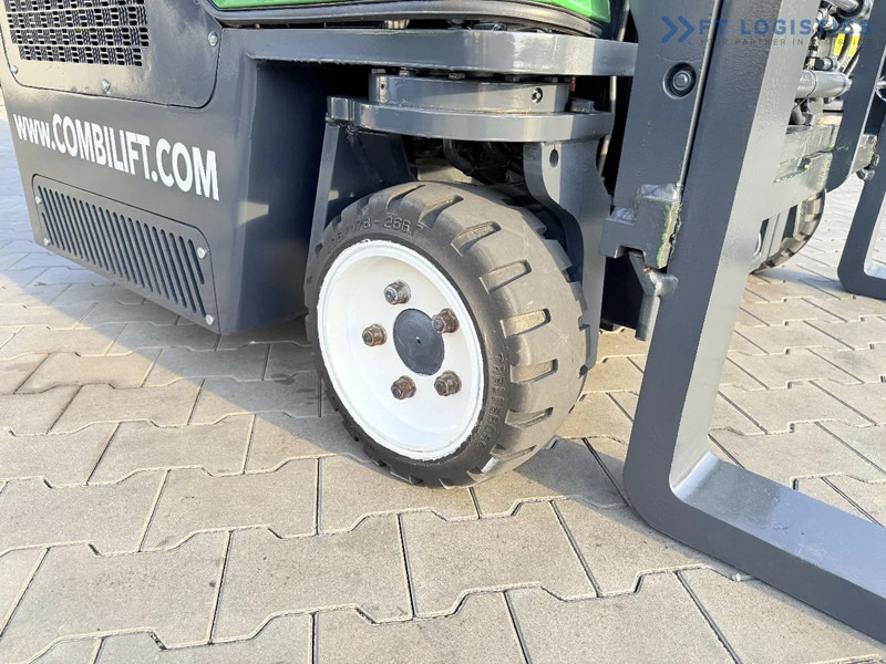 Combilift Combilift C2500CB / TRIPLEX / 5500MM / FREE LIFT / DIESEL / ONLY 3768 MTH / FORK POSITIONER / SIDE SHIFT / NEW TYRES / LIKE NEW - Chariot multidirectionnel: photos 5 Combilift Combilift C2500CB / TRIPLEX / 5500MM / FREE LIFT / DIESEL / ONLY 3768 MTH / FORK POSITIONER / SIDE SHIFT / NEW TYRES / LIKE NEW - Chariot multidirectionnel: photos 5