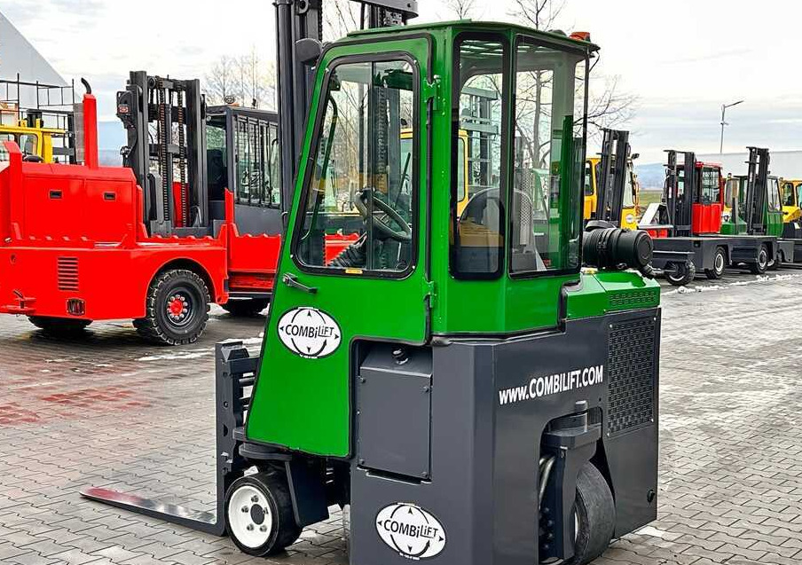 Combilift Combilift C3000CB - DUPLEX 4000mm - Year 2015 - / CABIN - HEATING / ONLY 6546 MTH / EXCELLENT CONDITION / LIKE NEW! - Chariot multidirectionnel: photos 4 Combilift Combilift C3000CB - DUPLEX 4000mm - Year 2015 - / CABIN - HEATING / ONLY 6546 MTH / EXCELLENT CONDITION / LIKE NEW! - Chariot multidirectionnel: photos 4