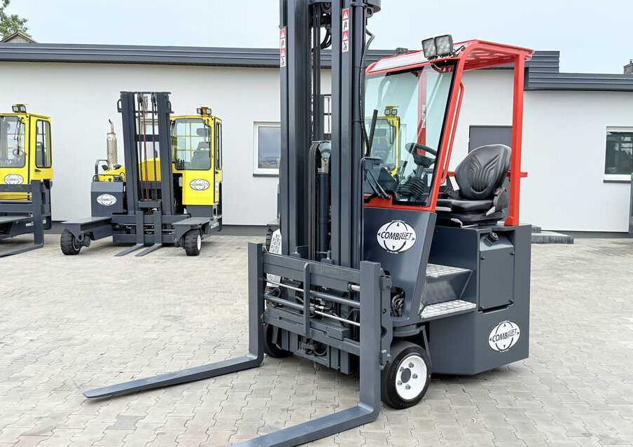 Combilift Combilift C3000CB – TRIPLEX 6000mm – Year 2016 / Only 2,161 hours / Free Lift / Fork Positioner / Diesel - Chariot multidirectionnel: photos 1 Combilift Combilift C3000CB – TRIPLEX 6000mm – Year 2016 / Only 2,161 hours / Free Lift / Fork Positioner / Diesel - Chariot multidirectionnel: photos 1