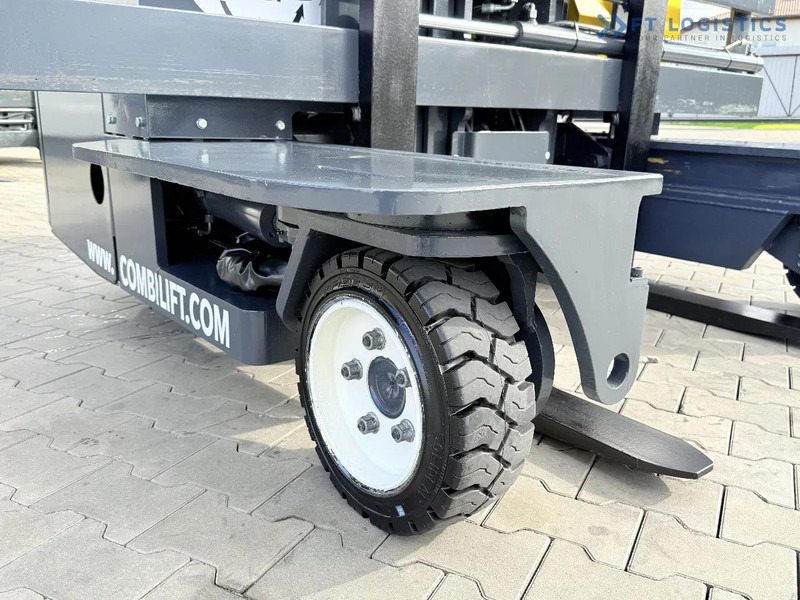 Combilift FOUR-WAY / MULTI-DIRECTIONAL FORKLIFT / ONLY 491 HOURS / C2500 / GAS / DUPLEX 4600MM / SHORT – ONLY 1900MM / WIDTH 2700MM WITH F - Chariot multidirectionnel: photos 5 Combilift FOUR-WAY / MULTI-DIRECTIONAL FORKLIFT / ONLY 491 HOURS / C2500 / GAS / DUPLEX 4600MM / SHORT – ONLY 1900MM / WIDTH 2700MM WITH F - Chariot multidirectionnel: photos 5