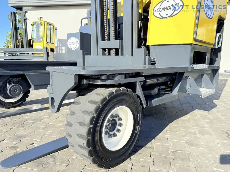 Combilift FOUR-WAY MULTIDIRECTIONAL FORKLIFT C5000 / GAS / TRIPLEX 6000MM / ONLY 4263 HOURS / FORK POSITIONER / EXCELLENT CONDITION / Wide - Chariot multidirectionnel: photos 4 Combilift FOUR-WAY MULTIDIRECTIONAL FORKLIFT C5000 / GAS / TRIPLEX 6000MM / ONLY 4263 HOURS / FORK POSITIONER / EXCELLENT CONDITION / Wide - Chariot multidirectionnel: photos 4