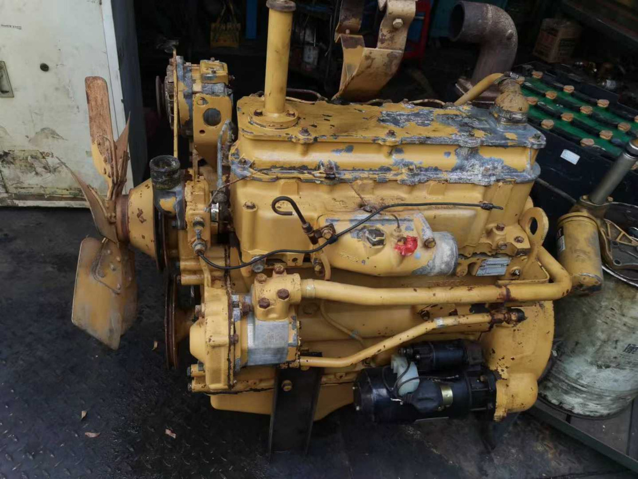 CATERPILLAR 3204C - Moteur et pièces pour Bulldozer: photos 1 CATERPILLAR 3204C - Moteur et pièces pour Bulldozer: photos 1