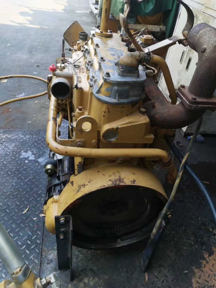 CATERPILLAR 3204C - Moteur pour Bulldozer: photos 3 CATERPILLAR 3204C - Moteur pour Bulldozer: photos 3