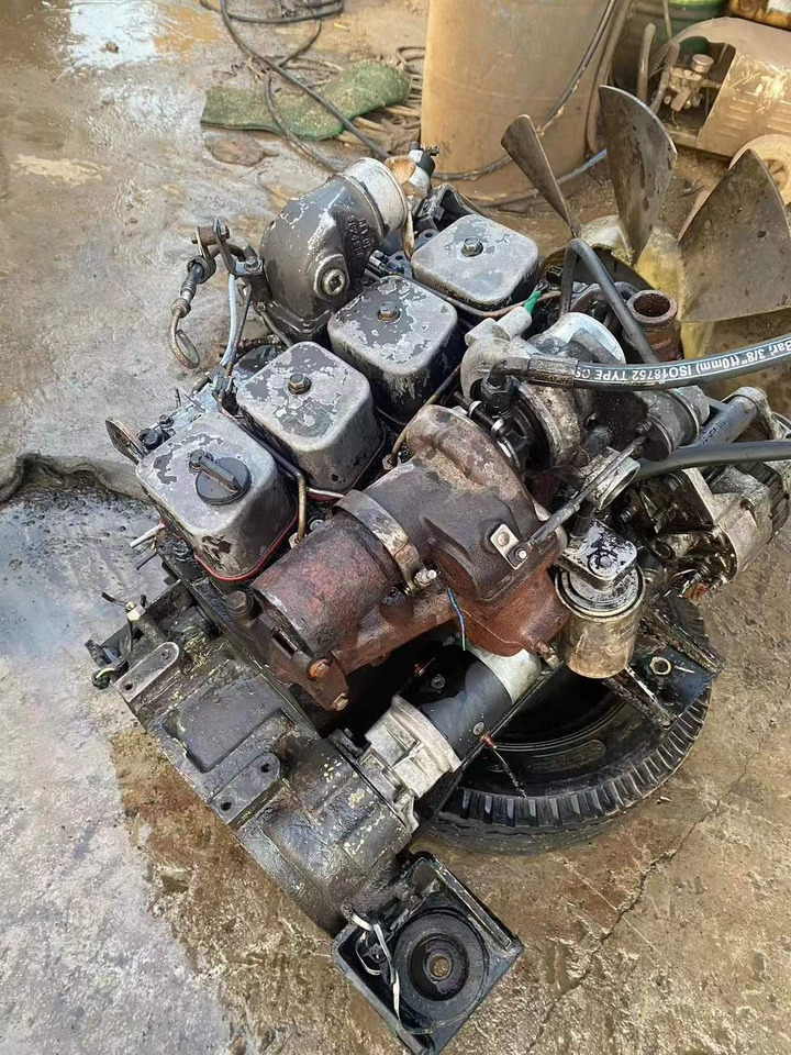 CUMMINS 4BT3.9 - Moteur pour Pelle: photos 2 CUMMINS 4BT3.9 - Moteur pour Pelle: photos 2