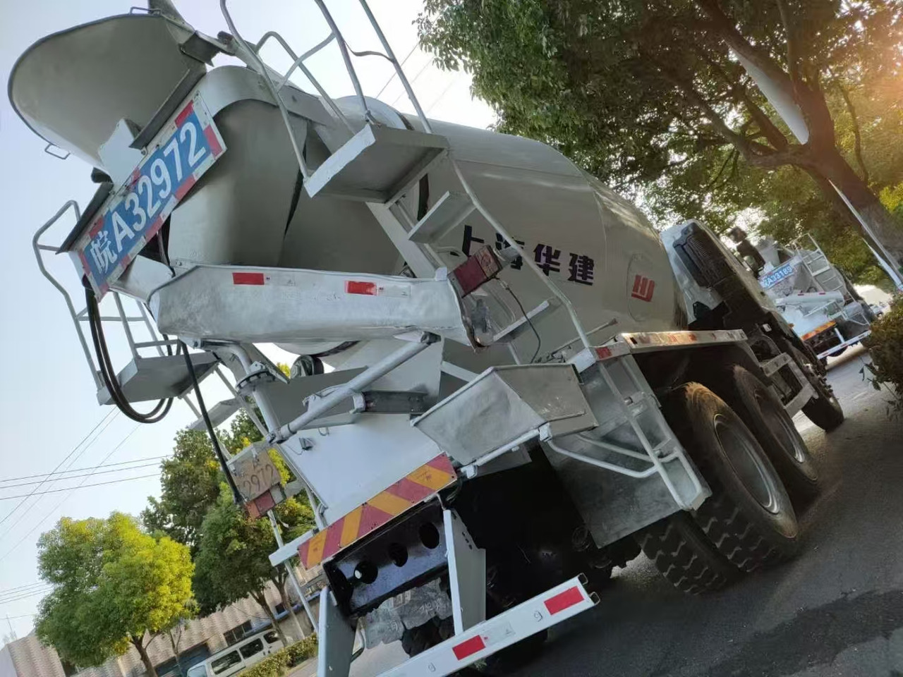 HINO 700 - Camion citerne: photos 4 HINO 700 - Camion citerne: photos 4