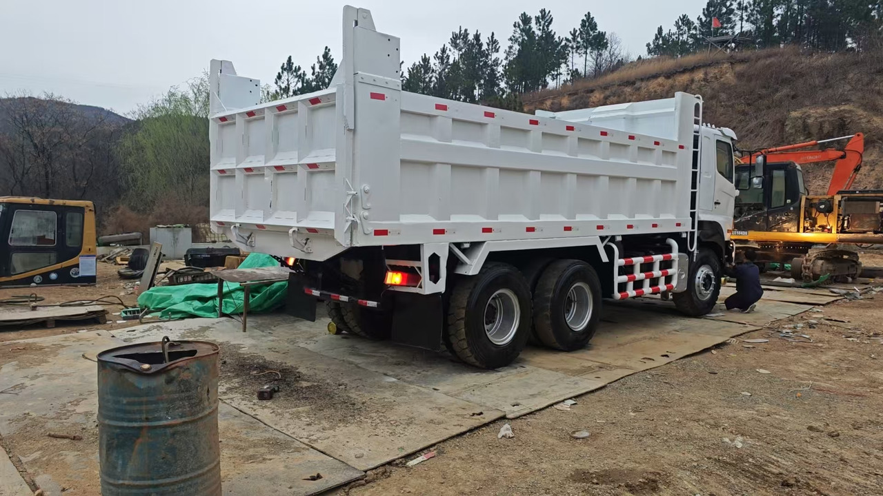 HINO HINO 700 - Camion benne: photos 4 HINO HINO 700 - Camion benne: photos 4