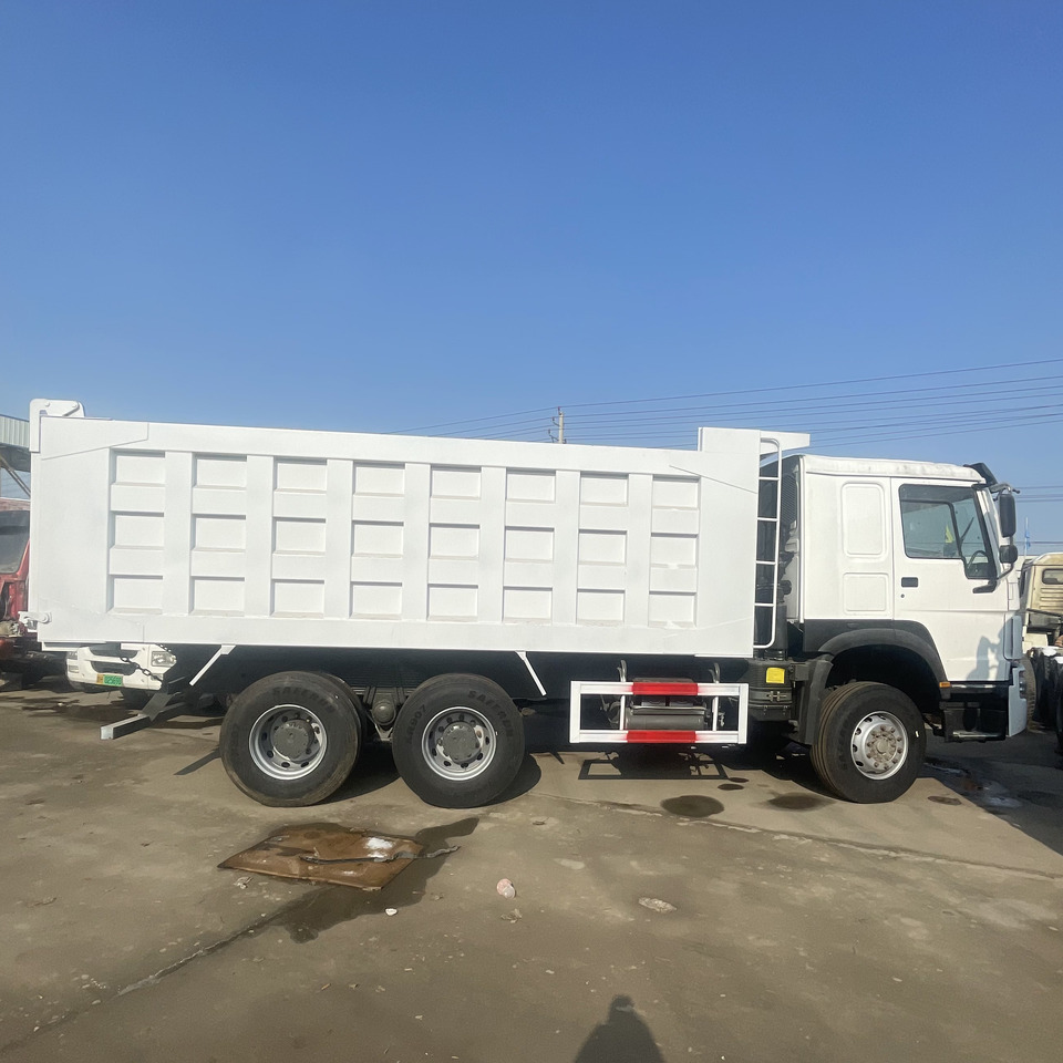 HOWO 6*4 DUMP TRUCK - Camion benne: photos 2 HOWO 6*4 DUMP TRUCK - Camion benne: photos 2