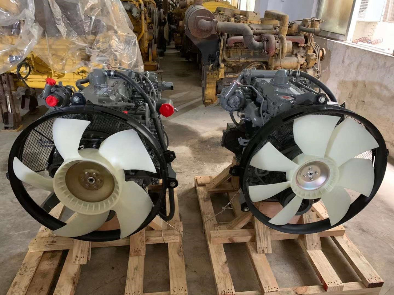 ISUZU 4HK1 - Moteur et pièces pour Pelle: photos 1 ISUZU 4HK1 - Moteur et pièces pour Pelle: photos 1