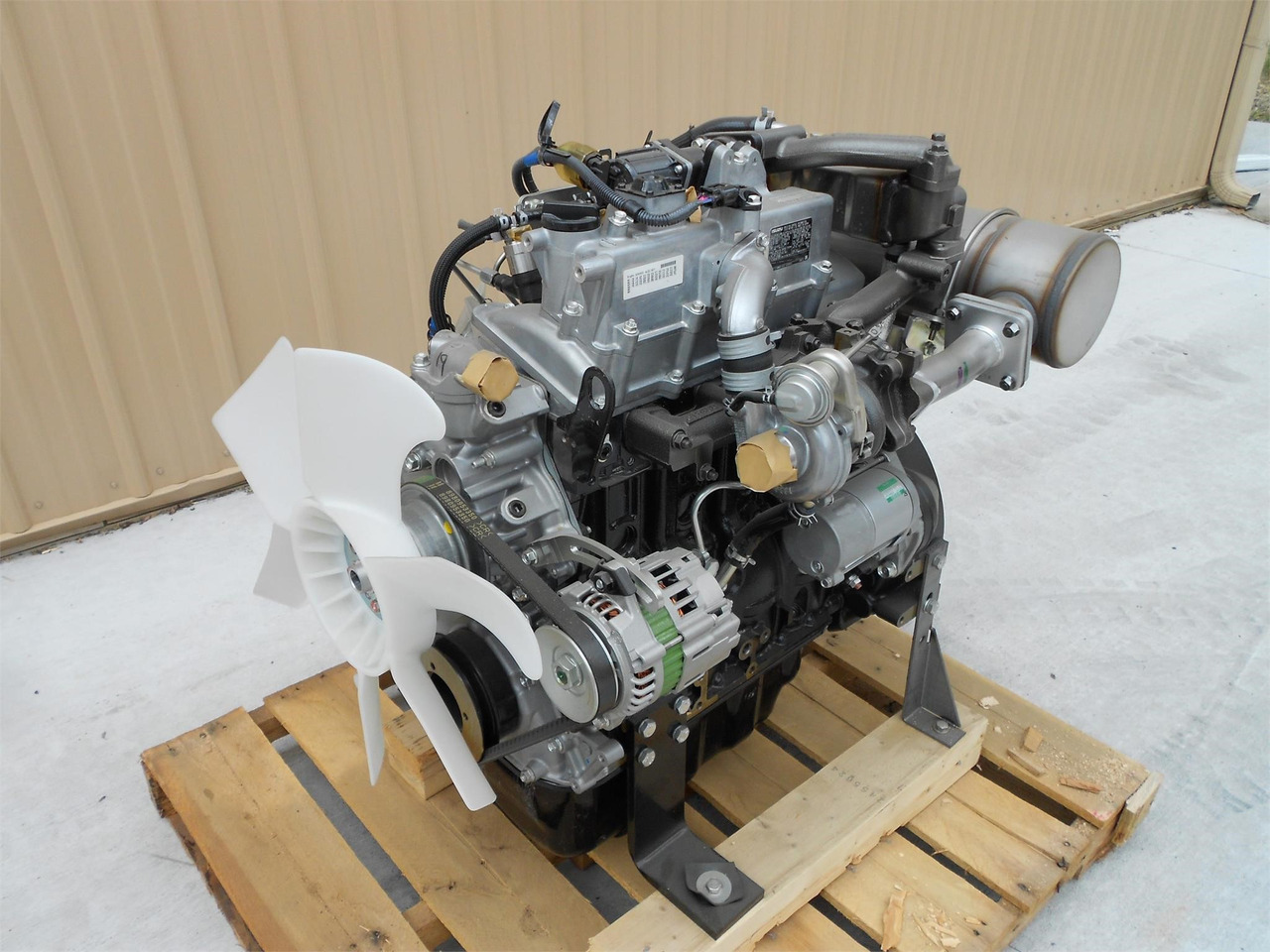 ISUZU 4LE2 - Moteur pour Pelle: photos 4 ISUZU 4LE2 - Moteur pour Pelle: photos 4