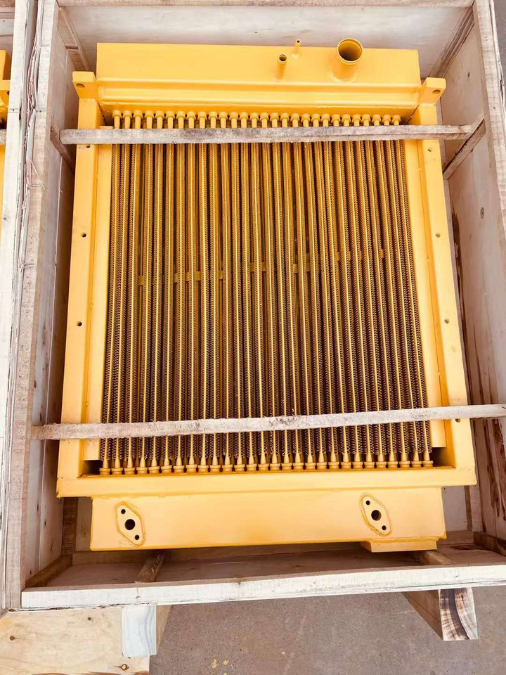 KOMATSU 134-03-00100 - Radiateur pour Pelle: photos 1 KOMATSU 134-03-00100 - Radiateur pour Pelle: photos 1