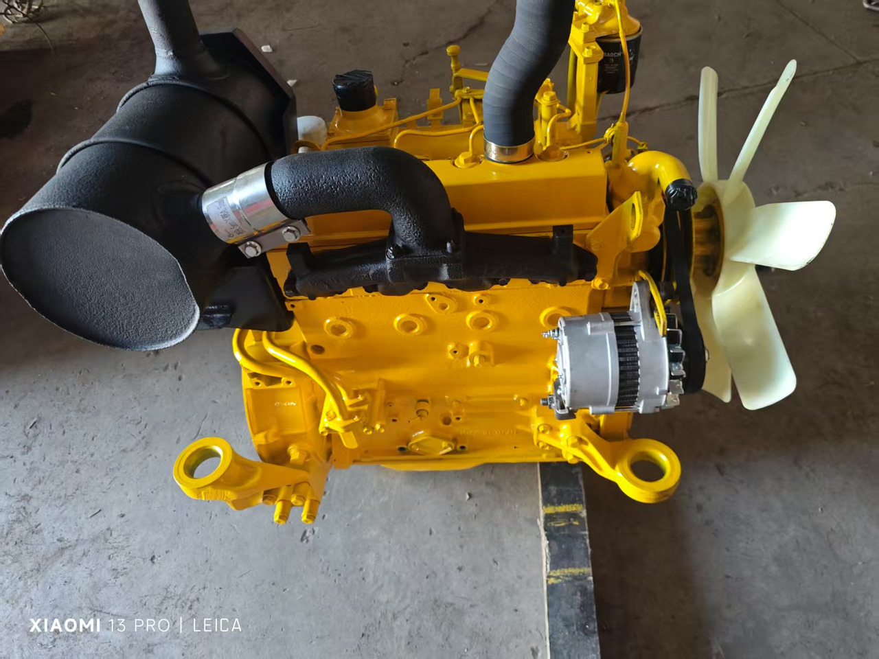 KOMATSU 4D95LE - Moteur pour Pelle: photos 1 KOMATSU 4D95LE - Moteur pour Pelle: photos 1