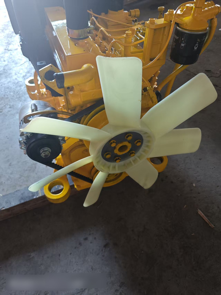 KOMATSU 4D95LE - Moteur pour Pelle: photos 1 KOMATSU 4D95LE - Moteur pour Pelle: photos 1