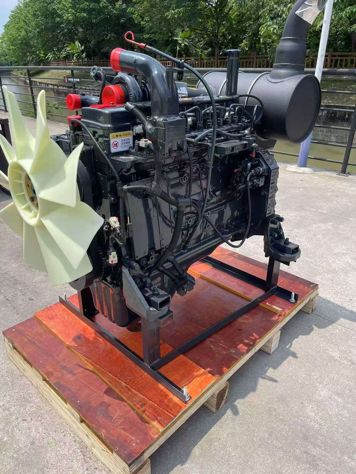 KOMATSU 6D107E-1 - Moteur pour Pelle: photos 1 KOMATSU 6D107E-1 - Moteur pour Pelle: photos 1