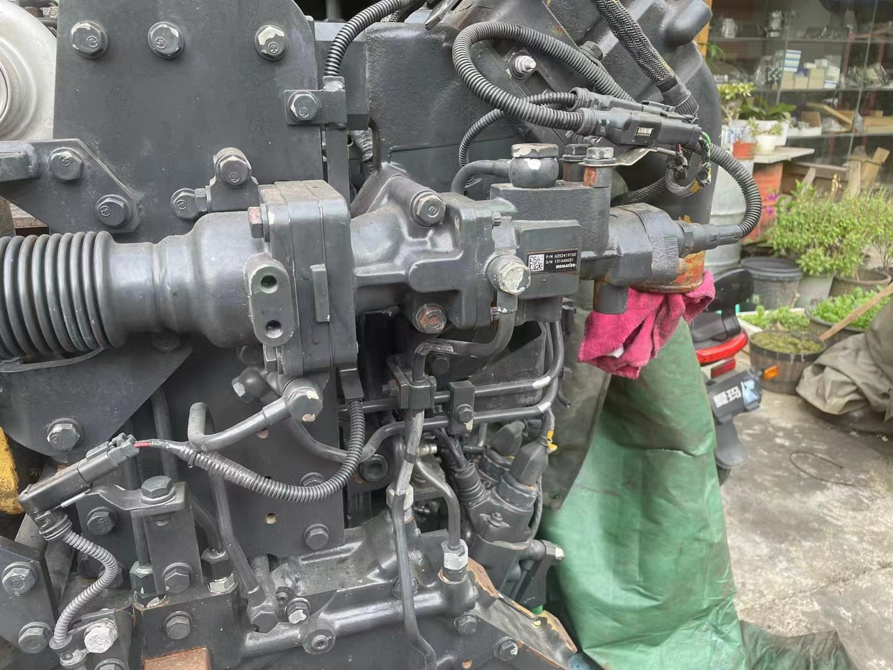 KOMATSU 6D125E - Moteur pour Pelle: photos 1 KOMATSU 6D125E - Moteur pour Pelle: photos 1