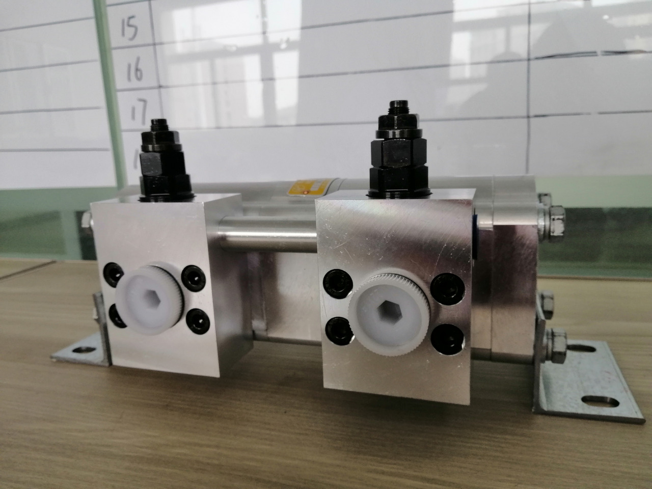 LFMD-E325 220120001 - Pompe hydraulique pour Pelle: photos 5 LFMD-E325 220120001 - Pompe hydraulique pour Pelle: photos 5