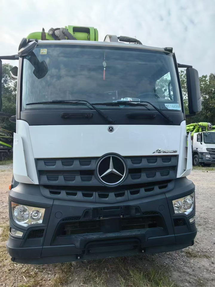 MERCEDES-BENZ,Zoomlion 59 Meters - Camion malaxeur pompe: photos 4 MERCEDES-BENZ,Zoomlion 59 Meters - Camion malaxeur pompe: photos 4