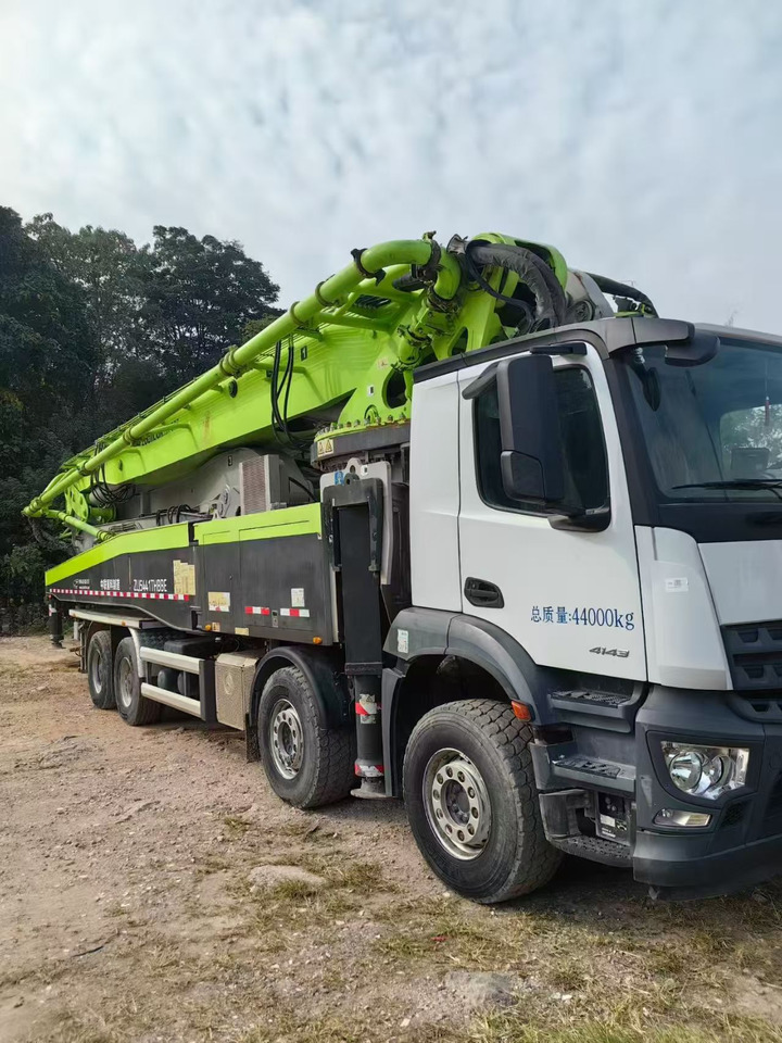 MERCEDES-BENZ,Zoomlion 59 Meters - Camion malaxeur pompe: photos 2 MERCEDES-BENZ,Zoomlion 59 Meters - Camion malaxeur pompe: photos 2
