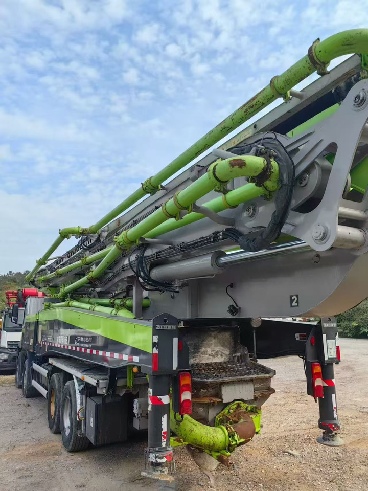 MERCEDES-BENZ,Zoomlion 59 Meters - Camion malaxeur pompe: photos 5 MERCEDES-BENZ,Zoomlion 59 Meters - Camion malaxeur pompe: photos 5