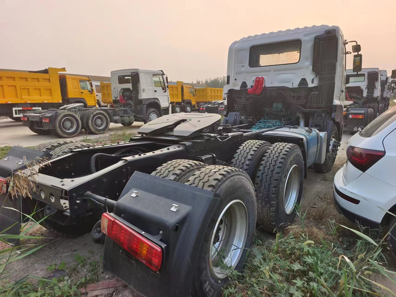 HINO HINO 700 - Tracteur routier: photos 2 HINO HINO 700 - Tracteur routier: photos 2