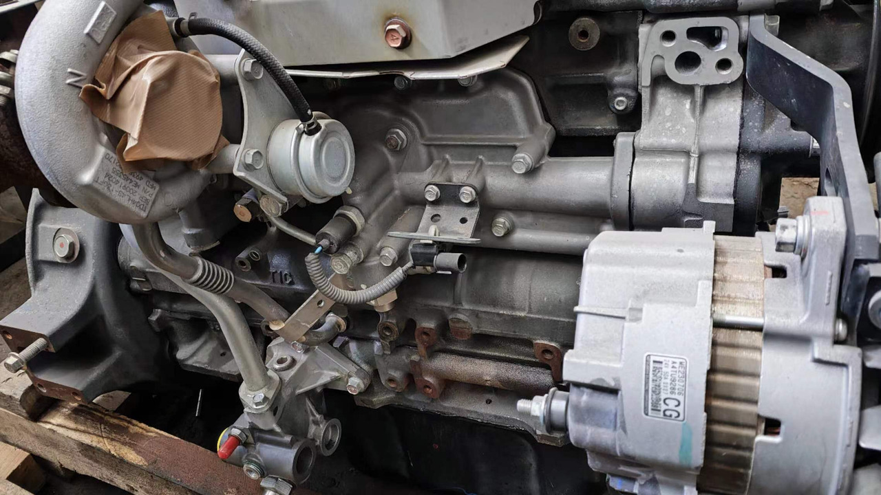 YANMAR 4M50 - Moteur pour Pelle: photos 1 YANMAR 4M50 - Moteur pour Pelle: photos 1