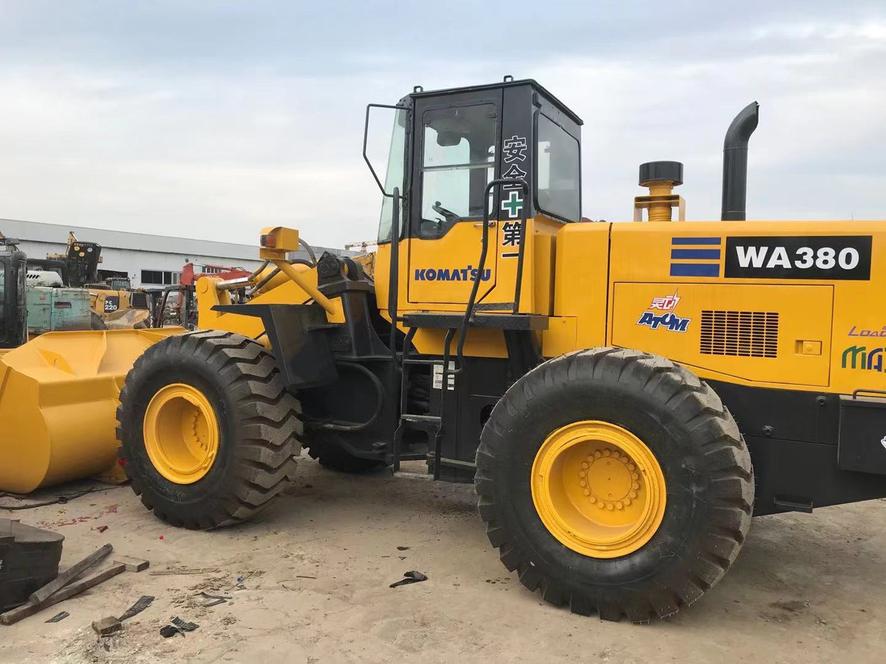 BACKHOE LOADER Certified Pre-Owned Komatsu WA380-3 | Heavy-Duty Loader for Mining/ Construction - Price Negotiable! - Chargeuse sur pneus: photos 1 BACKHOE LOADER Certified Pre-Owned Komatsu WA380-3 | Heavy-Duty Loader for Mining/ Construction - Price Negotiable! - Chargeuse sur pneus: photos 1
