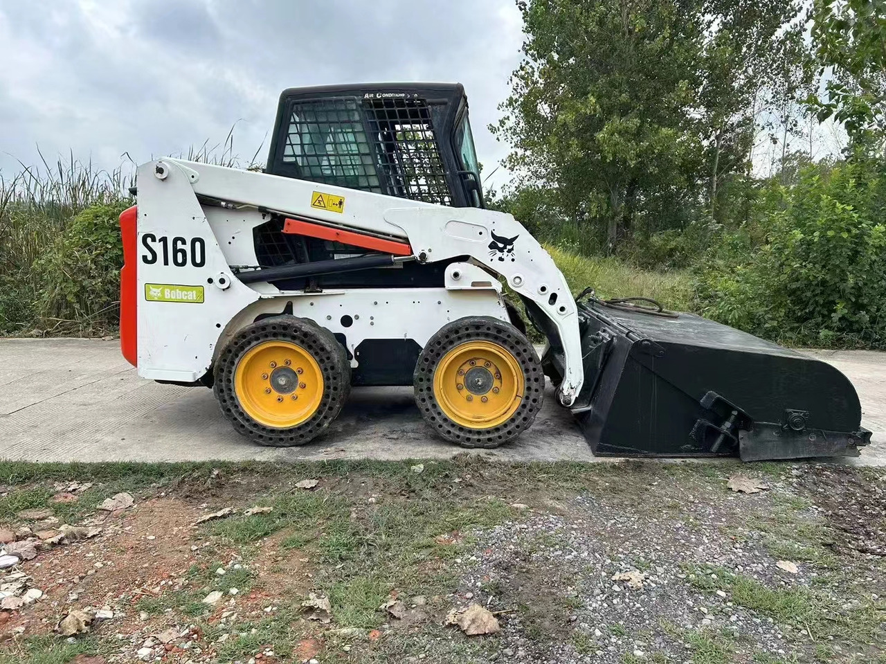 BOBCAT Second-hand Excellent Skidsteer Bobcat S160 - Mini chargeuse: photos 2 BOBCAT Second-hand Excellent Skidsteer Bobcat S160 - Mini chargeuse: photos 2