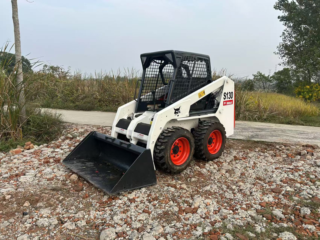 BOBCAT used skidsteer Bobcat S130 - Mini chargeuse: photos 1 BOBCAT used skidsteer Bobcat S130 - Mini chargeuse: photos 1